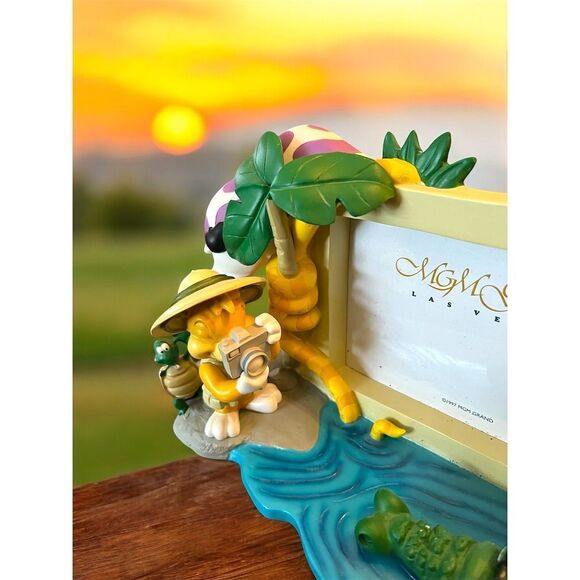 MGM Grand Las Vegas 1997 Exclusive Casino Photo Frame Collectible Funny Animals - Picture 2 of 11